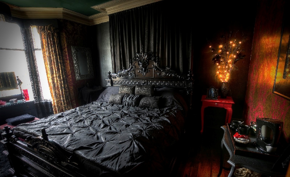 Пример интерьера спальни в готическом стиле