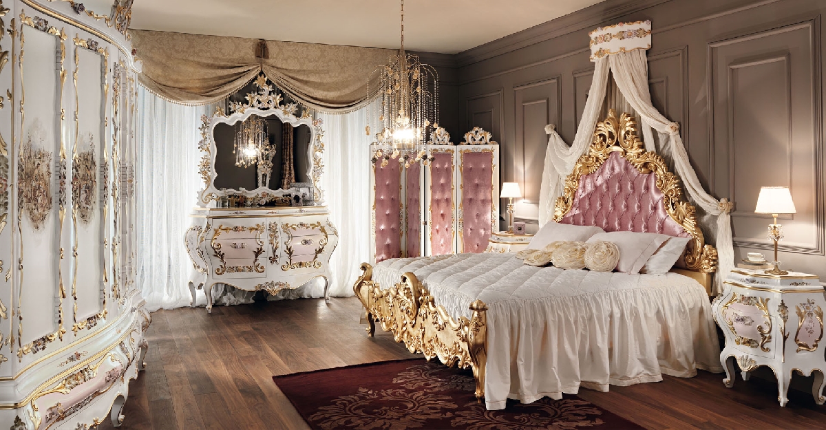 Комната в стиле рококо отличается большим количеством декоров, украшений, безделушек