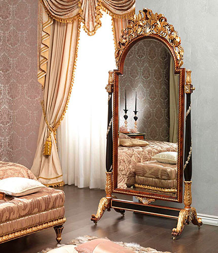Зеркала в классической спальне